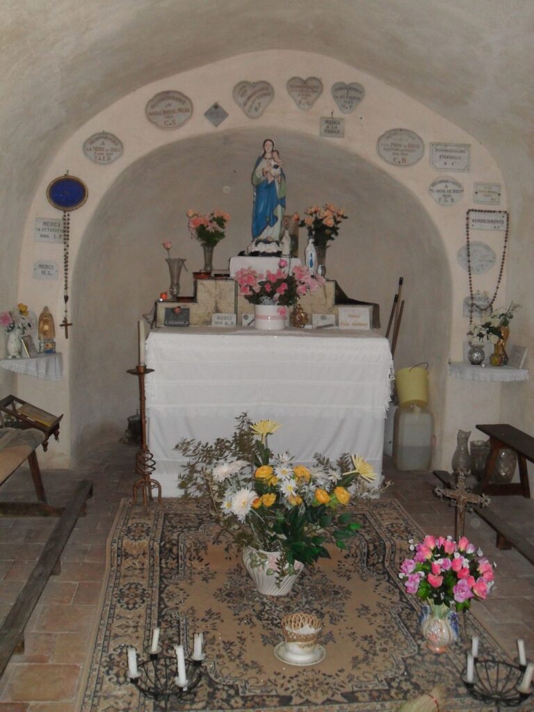 Autel de la chapelle de la Mère de Dieu